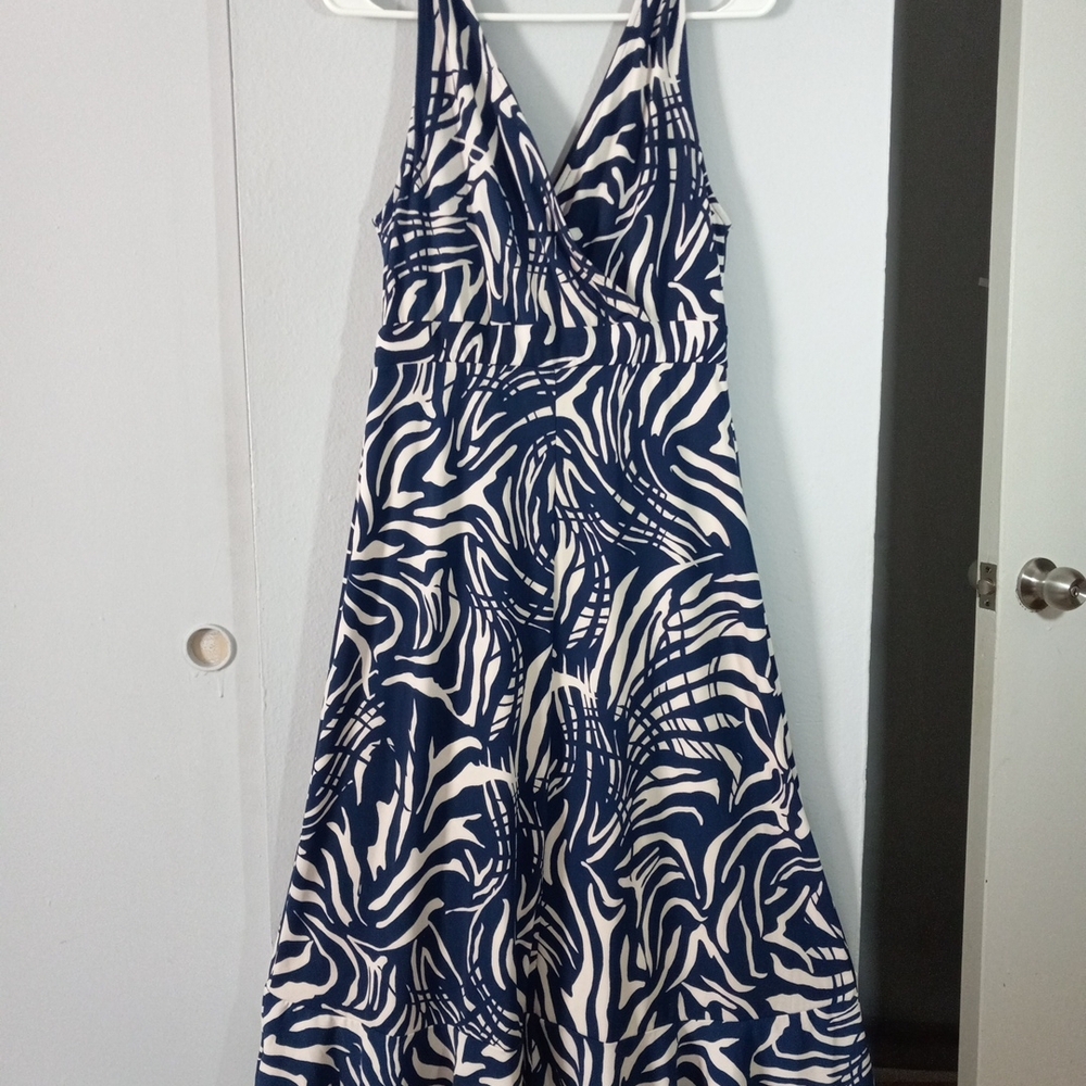 Gilli Maxi Dress in Navy and White Casual Party Or Night Out Size M